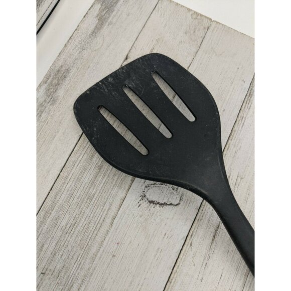 IMUSA 13 1/2" Slotted Black Nylon Spatula Flipper - Picture 6 of 7